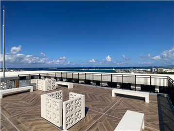 屋上の居住者専用スペース「ウミソラテラス」海と空の壮大な眺望