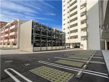 駐車場（平置42台、機械式31台）
