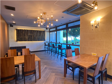 ウミマエラウンジ（サントリー「樽物語」監修バーラウンジ）