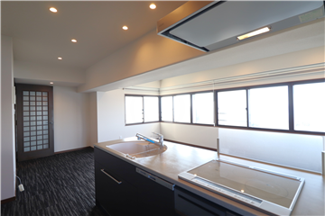 ＬＤＫ／キッチンより南西方向を撮影