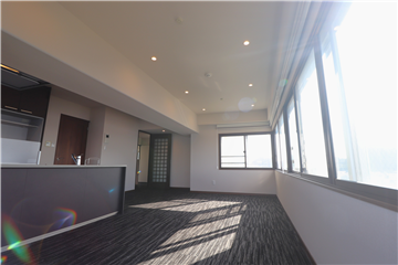 ＬＤＫ／バルコニー側より南方向を撮影