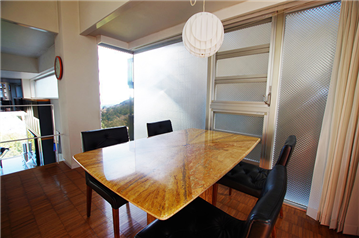 ダイニングキッチン（キッチン方向から撮影）