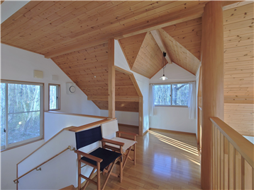 2階のホールとフリーススペース