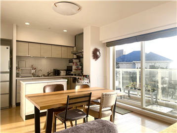 ダイニングキッチン(北東側を撮影)