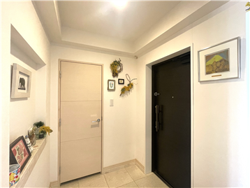 シューズインクローゼットの付いた玄関