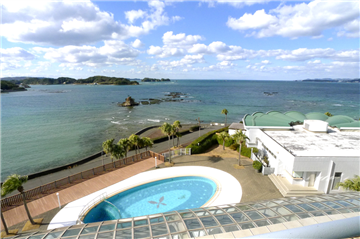 バルコニーから西方向に見える田辺湾