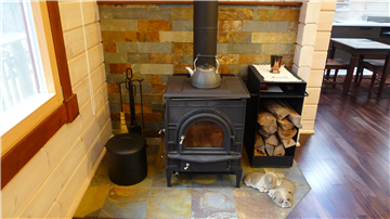 薪ストーブ（リビングに設置あり）