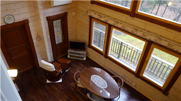 ２階ロフトよりリビングを撮影