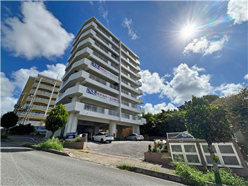 地上9階建ての外観