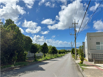 海へと続く北西側道路