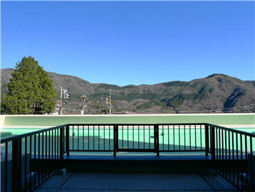 ルーフテラスから北東方向に望む明星ヶ岳