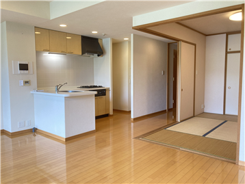 LDK（約15畳）を北側より撮影