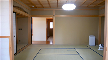 前室と茶室、廊下の奥に水屋があります