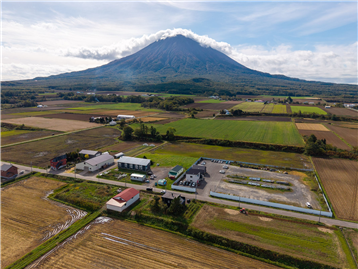 上空より本物件と羊蹄山(南西方向を撮影)