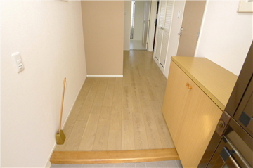 ホール/玄関より撮影