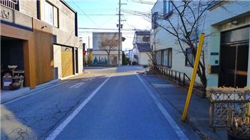 東側の道路(南方向を撮影)