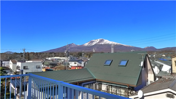 3階北側バルコニーから望む浅間山(北東方向を撮影)