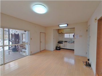 LDKの東側角よりキッチン方向