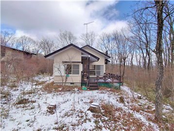 敷地内南西側より建物方向