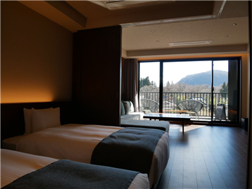 ベッドルームからバルコニー方向を撮影