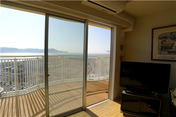 リビング・ダイニングから楽しめる和歌浦湾