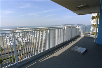 西側バルコニー