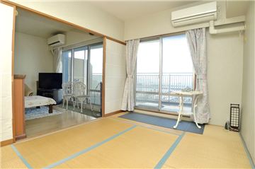 西側バルコニーに面した眺望が楽しめる和室