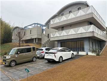 建物外観/南方向を撮影