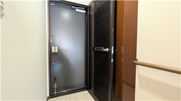 玄関／網戸を設置しています