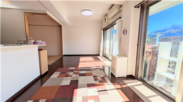 約12畳のリビングダイニング／西側より撮影