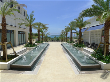 ハナサキマルシェ　ホテル前アプローチ