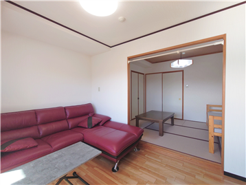 洋室1の東側角より和室方向