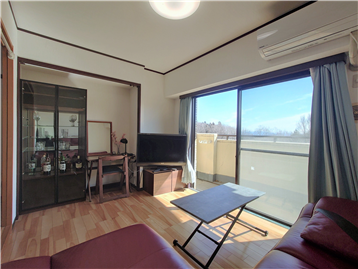 洋室1の西側角よりバルコニー方向