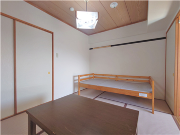 和室を南側角より