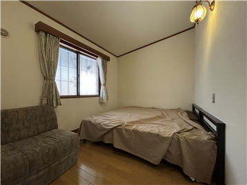 約6.0畳の洋室/入口から撮影