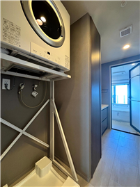 パウダールームからバスルーム方向を撮影