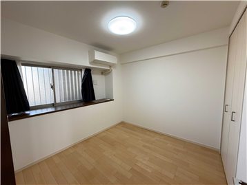 出窓のある洋室2