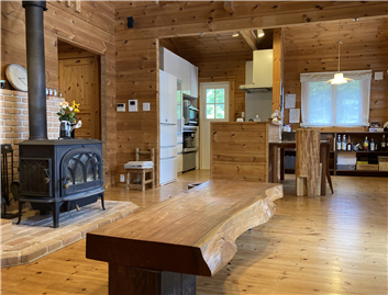 玄関側からリビングを撮影