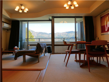 LDKからバルコニー正面方向を撮影