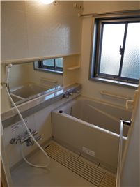 窓付きで通風に優れた浴室