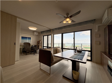 LDK北東角から洋室2方向を撮影