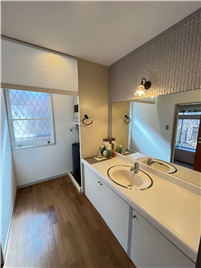 洗面室（壁：調湿タイル）