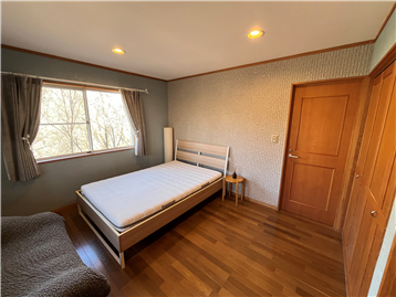 洋室２（南西側から撮影）