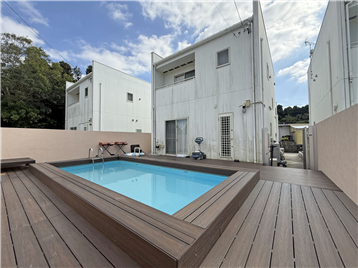 外観／北西側プールサイドから撮影