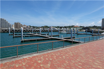 マリーナ（フィッシャリーナ）まで約2.3km