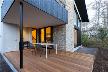 １階テラス（西側より撮影）