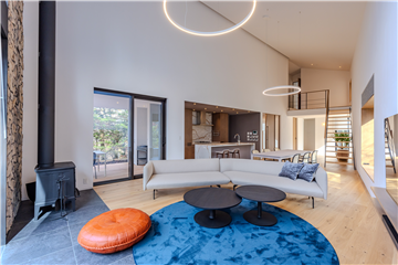 LDK約42.9畳/南側より撮影