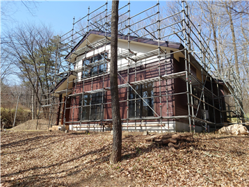 外観を南東方向から撮影：リフォーム・補修等施工中