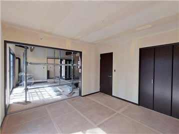 洋室を南東側から撮影：リフォーム・補修等施工中