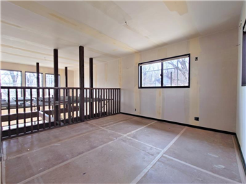 フリースペースを東側から撮影：リフォーム・補修等施工中